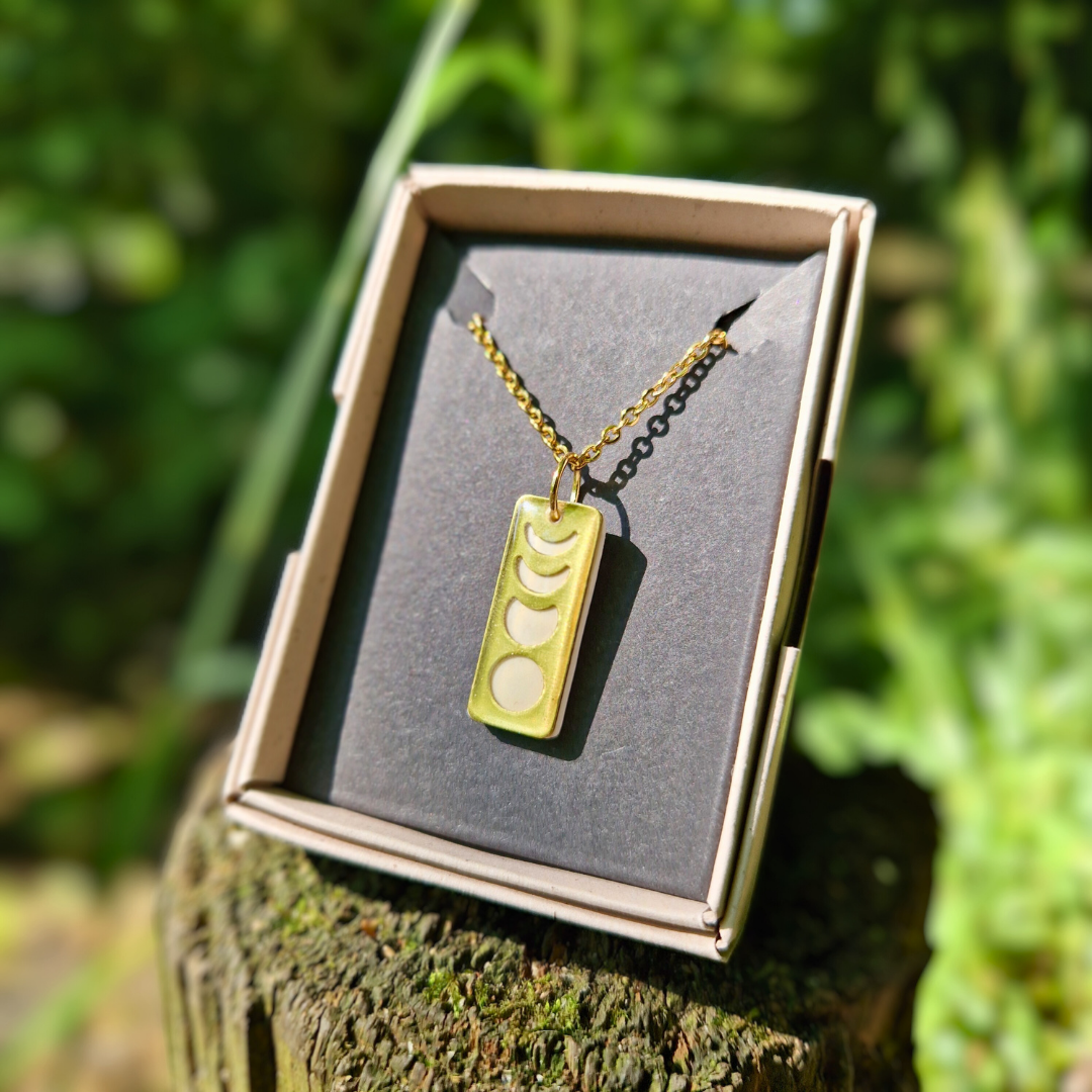 Speckled White Rectangle Moon Phase 20" Necklace