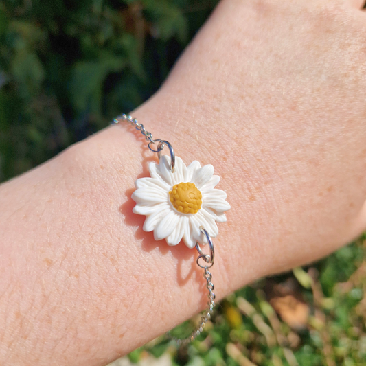 Intricate Daisy Adjustable Bracelet