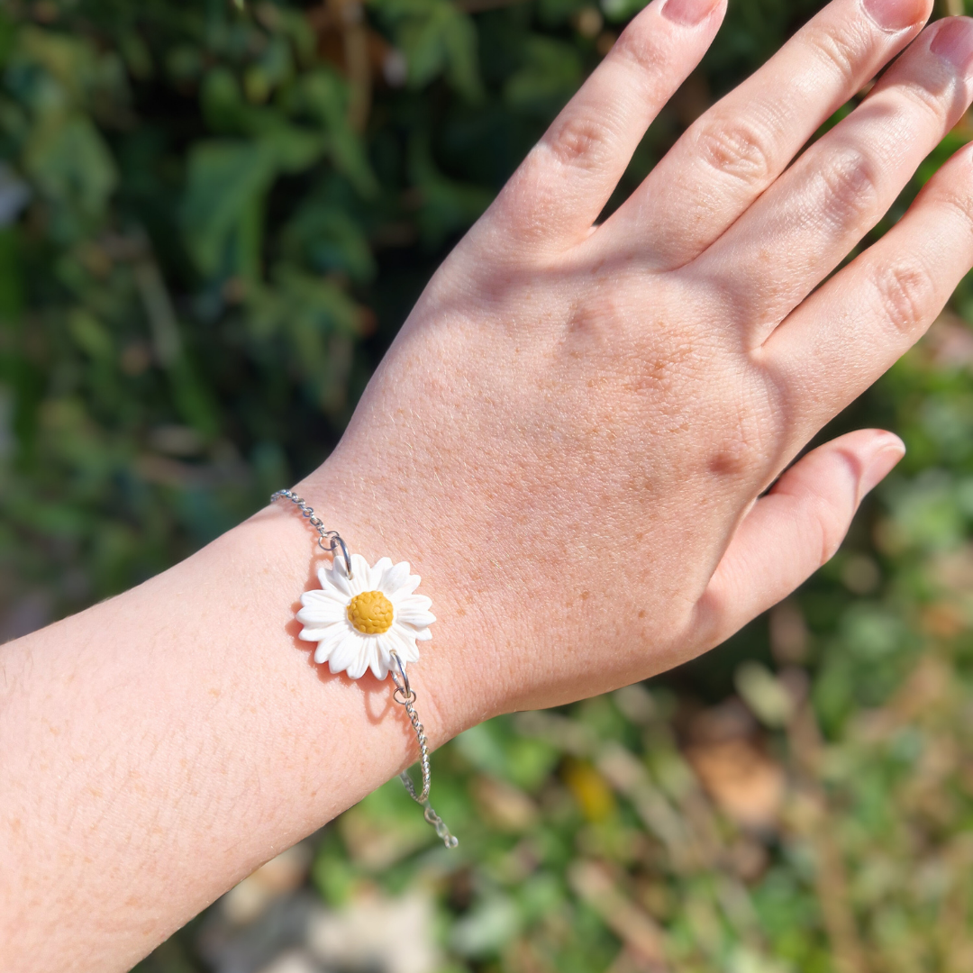 Intricate Daisy Adjustable Bracelet
