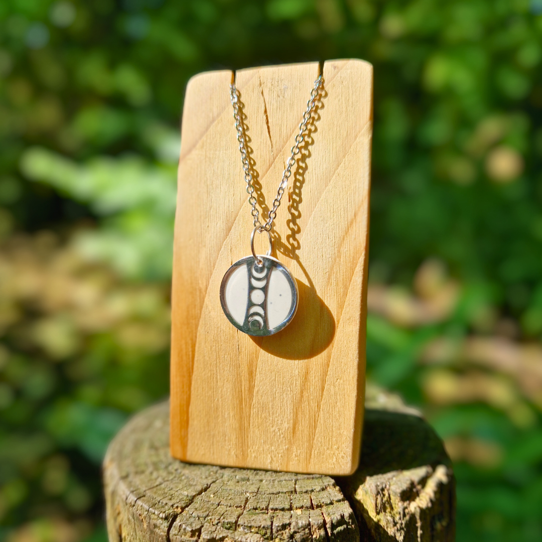 Speckled White and Silver Circle Moon Phase 20" Necklace