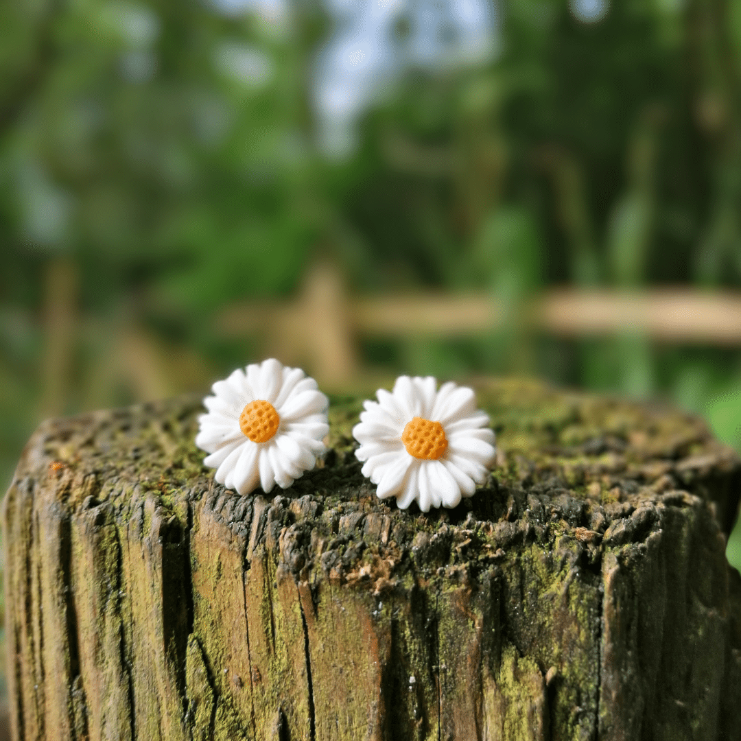 Intricate Daisy Polymer Clay Necklace & Stud Set