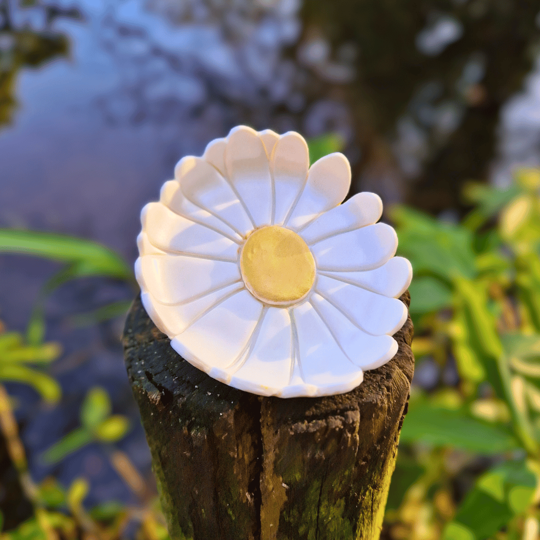 Minimalistic Polymer Clay Daisy Trinket Dish Jewellery Holder Hand Crafted in Dorset Thumbnail.