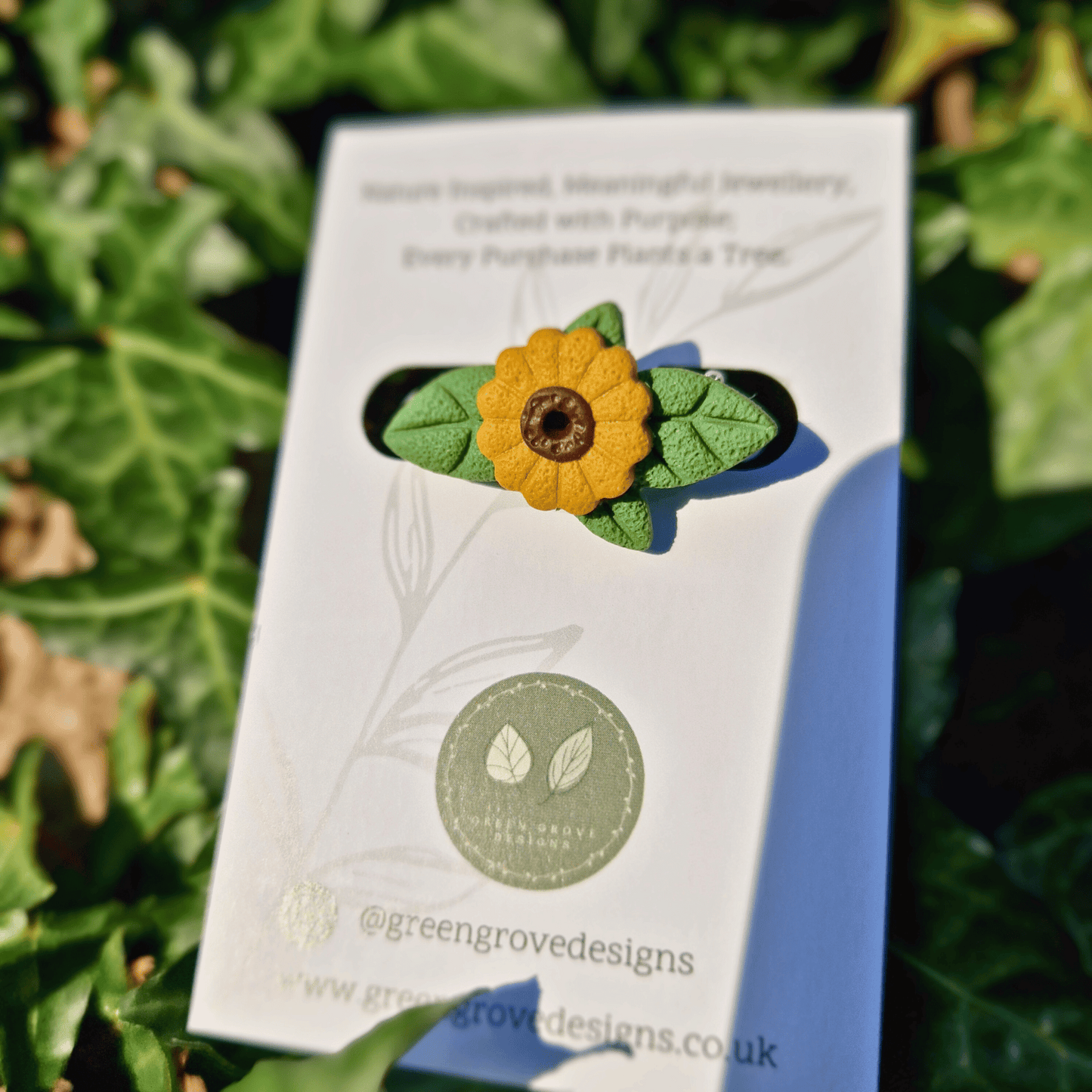 Close up detailed image of our Sunflower and leaf brooch, hand crafted in Dorset.